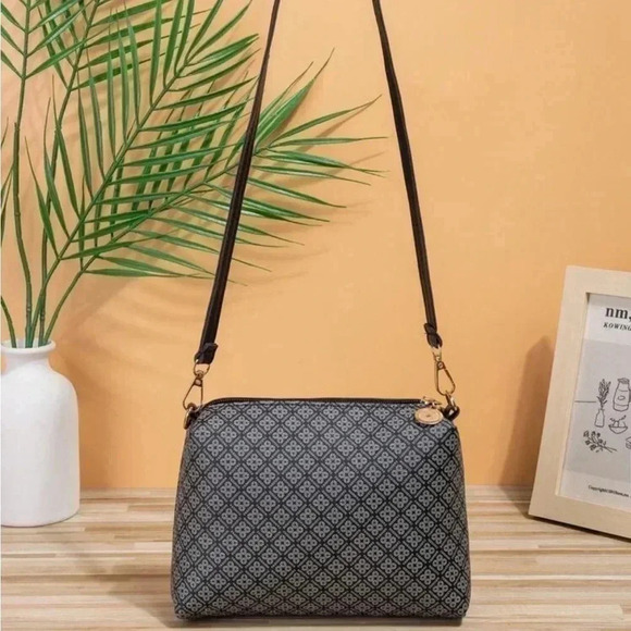 ⚠️Clearance Small Black Patterned Shoulder / Crossbody Bag - Picture 4 of 4